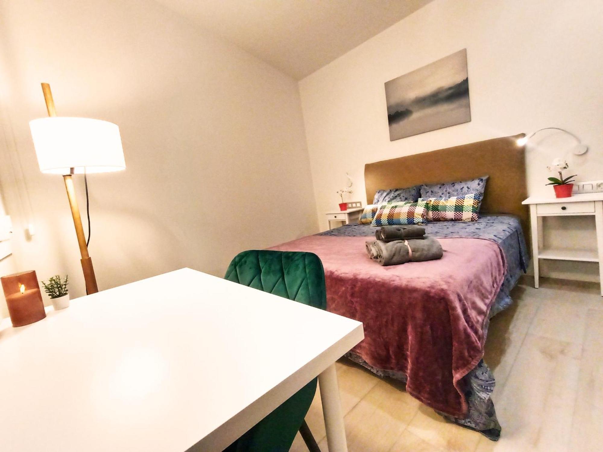 Private Rooms By Plaza Universidad บาร์เซโลนา ภายนอก รูปภาพ