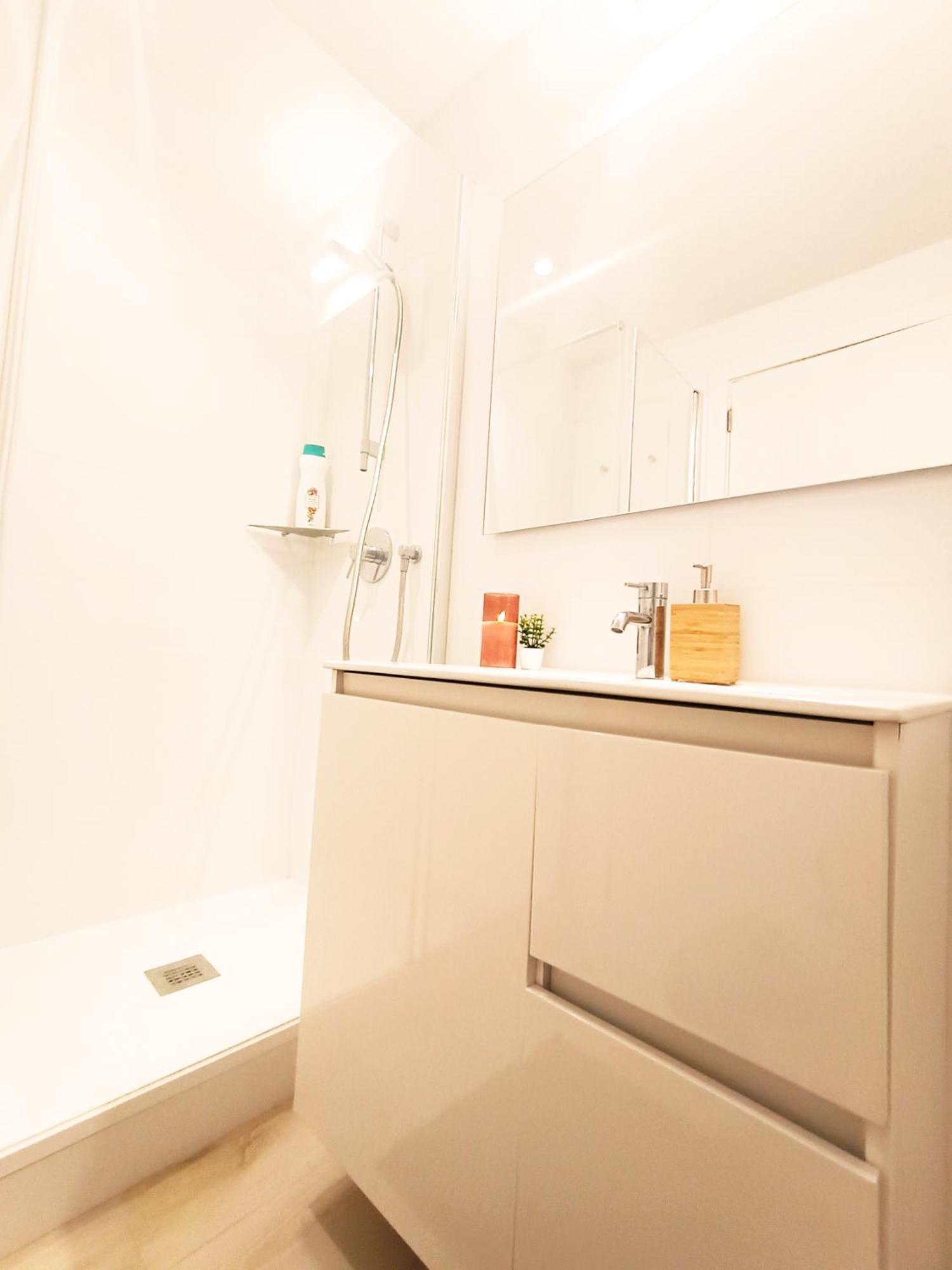Private Rooms By Plaza Universidad บาร์เซโลนา ภายนอก รูปภาพ