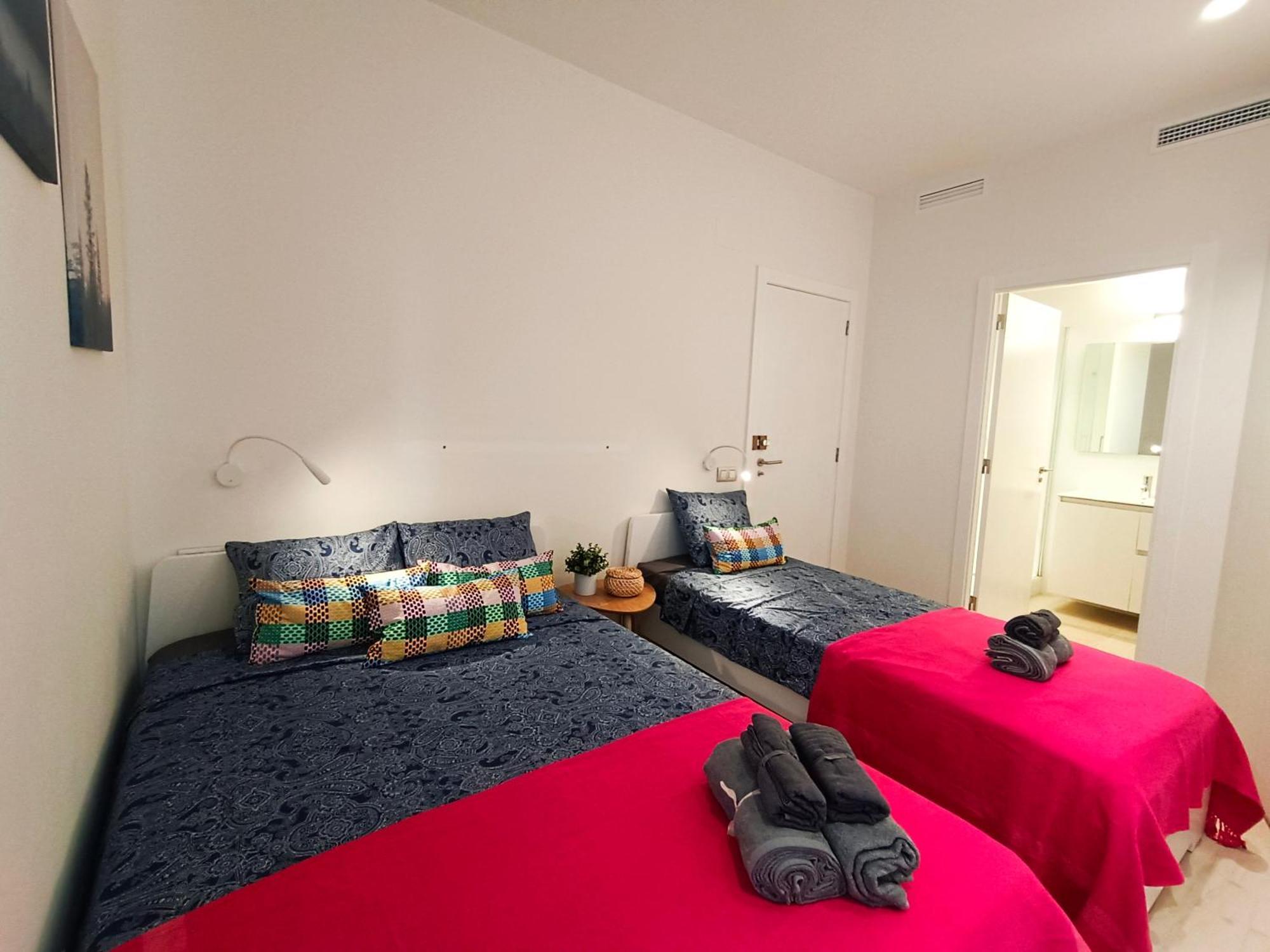 Private Rooms By Plaza Universidad บาร์เซโลนา ภายนอก รูปภาพ