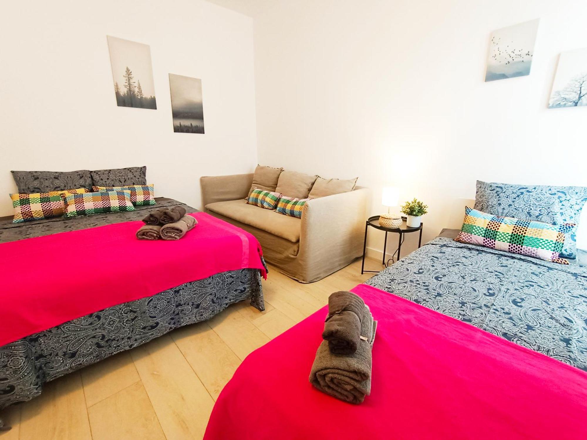 Private Rooms By Plaza Universidad บาร์เซโลนา ภายนอก รูปภาพ