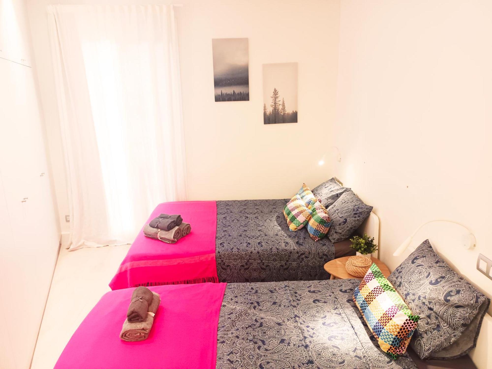 Private Rooms By Plaza Universidad บาร์เซโลนา ภายนอก รูปภาพ